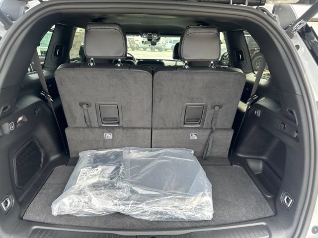 New 2026 Jeep Grand Cherokee L Limited w/ Trailer Tow Package AWD/4WD image 19