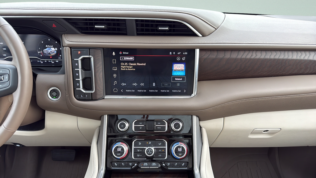Used 2023 GMC Yukon Denali AWD/4WD image 6