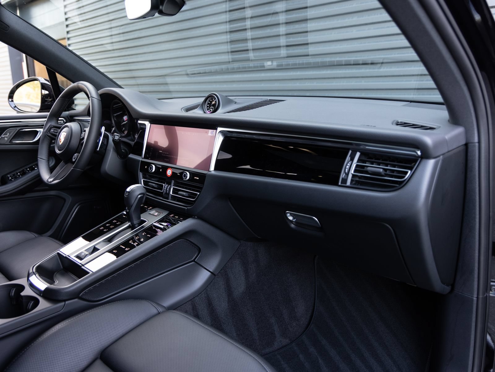 New 2026 Porsche Macan AWD/4WD image 36