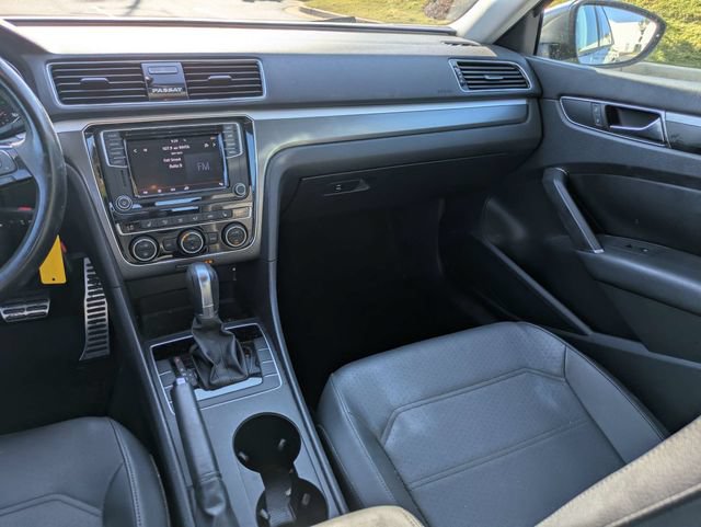 Used 2018 Volkswagen Passat 2.0T R-Line FWD image 17
