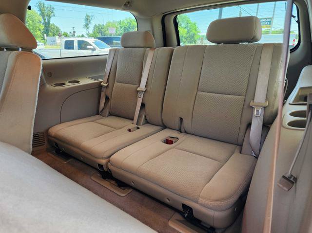 Used 2008 Chevrolet Suburban LS w/ Skid Plate Package AWD/4WD image 14