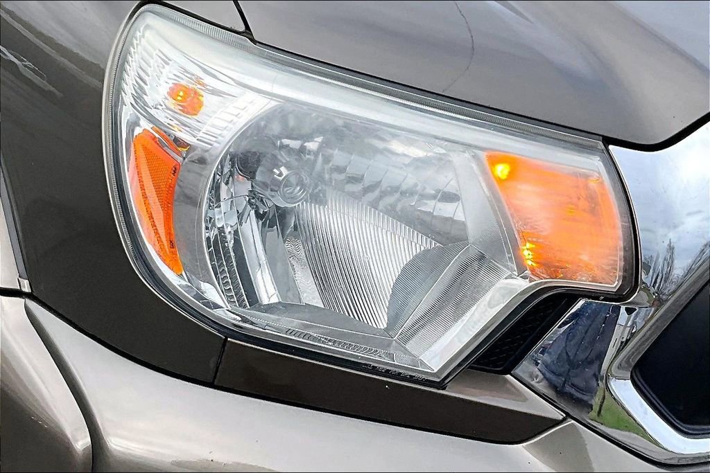 Used 2013 Toyota Tacoma 4x4 Access Cab V6 w/ TRD Off-Road Pkg image 26