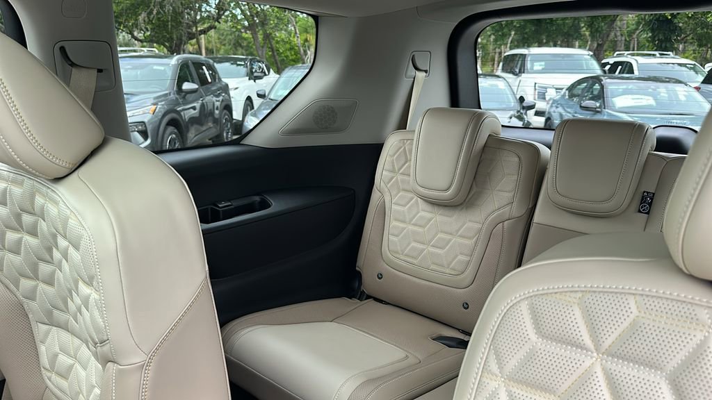 New 2025 Nissan Armada Platinum image 31