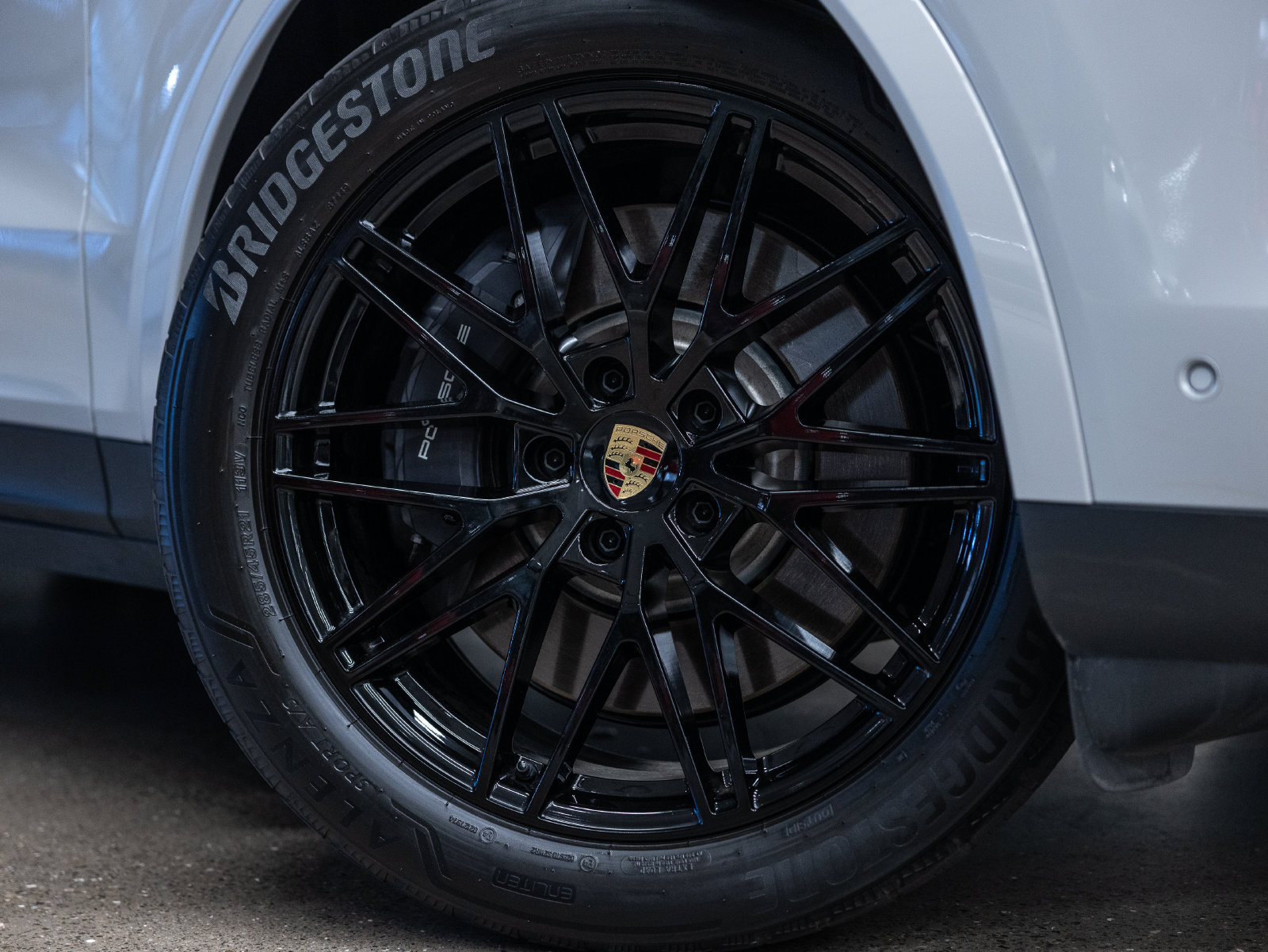 Certified 2024 Porsche Cayenne Coupe AWD/4WD image 19