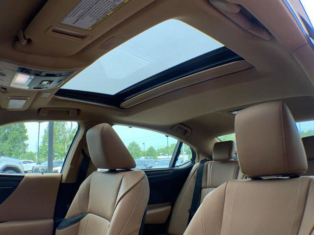 Certified 2025 Lexus ES 300h Ultra Luxury w/ Accessory Package (Z2) FWD image 22