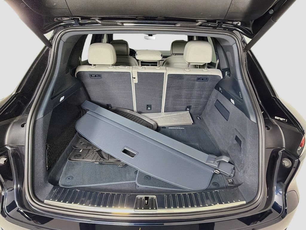 Certified 2023 Porsche Cayenne AWD/4WD image 28