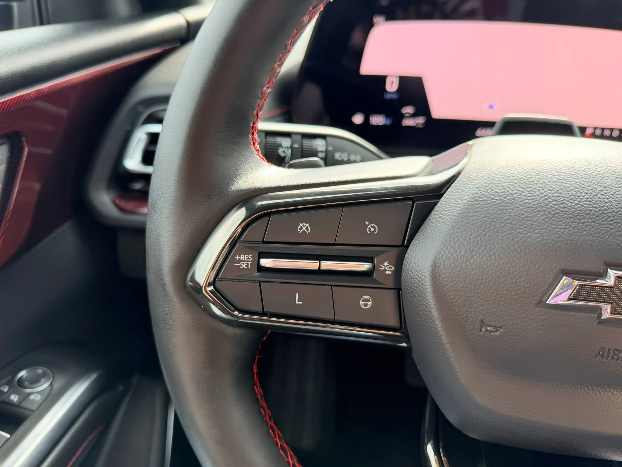 Used 2024 Chevrolet Traverse RS image 14