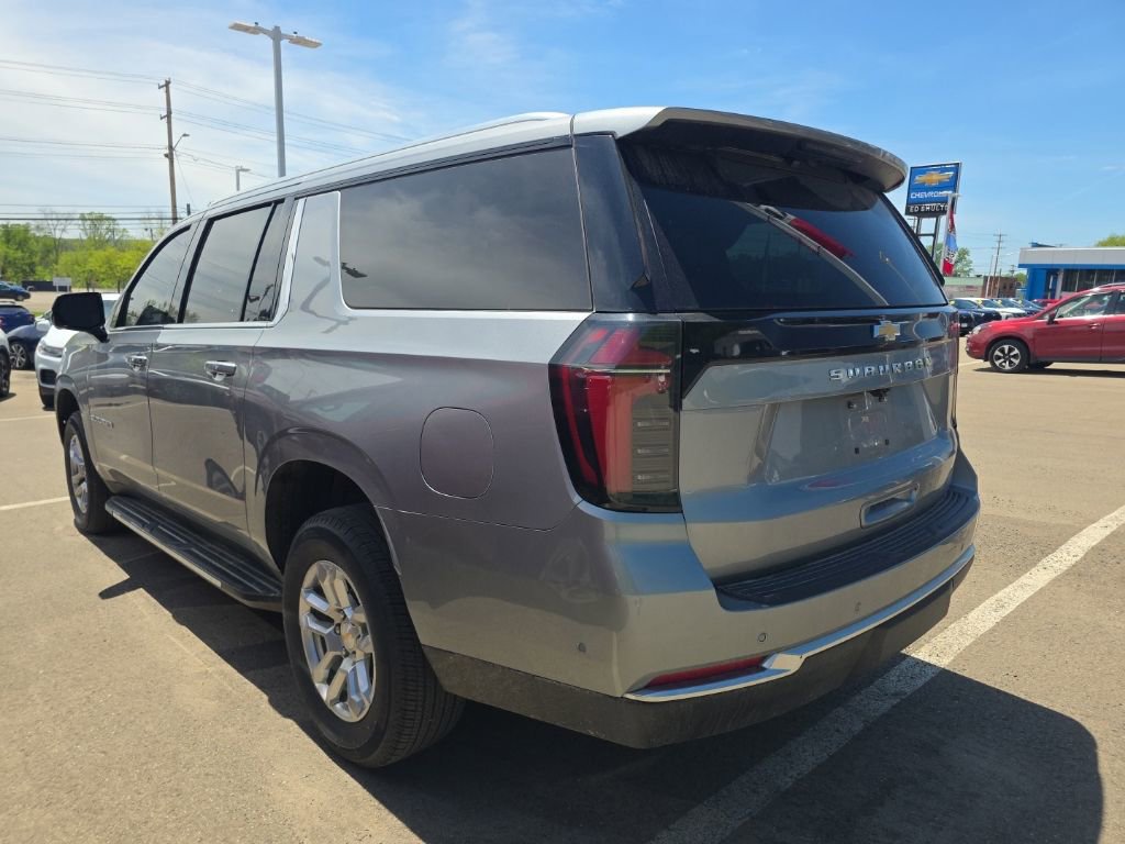 Used 2025 Chevrolet Suburban LS AWD/4WD image 8