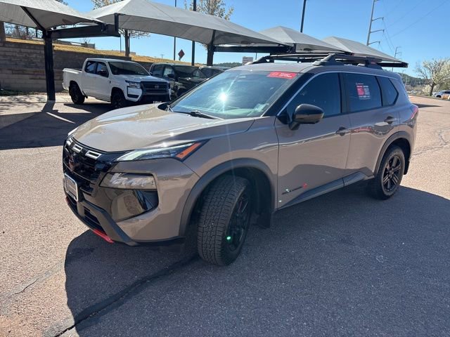 Used 2025 Nissan Rogue SV AWD/4WD image 3