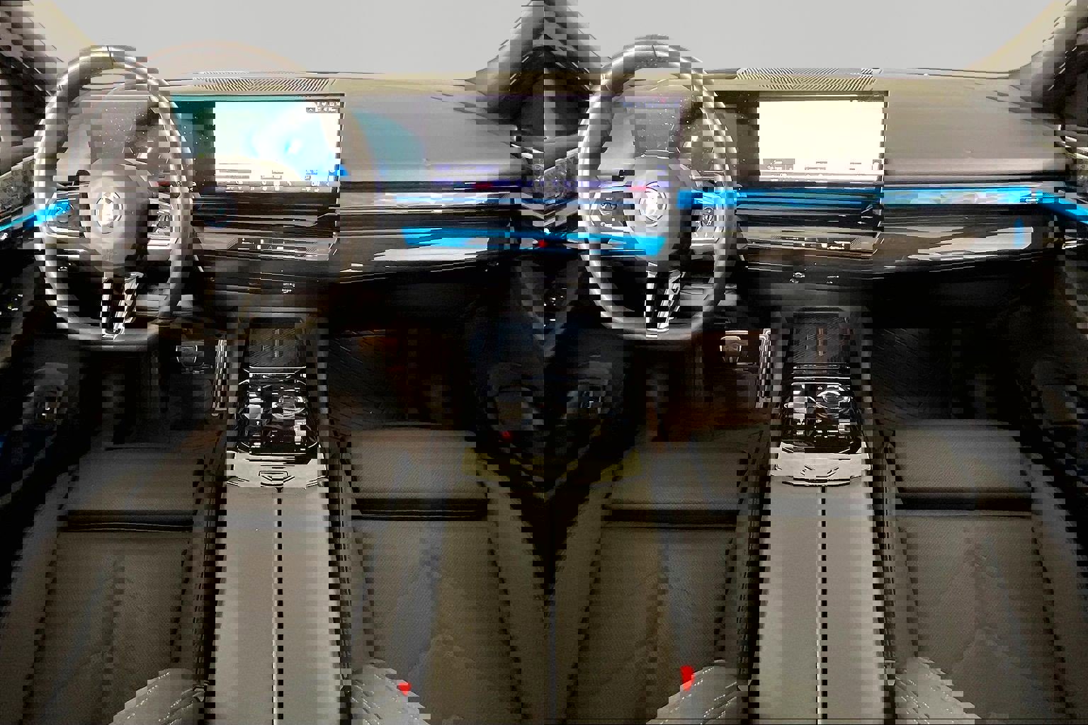 Certified 2025 BMW 550e xDrive w/ Premium Package AWD/4WD image 16