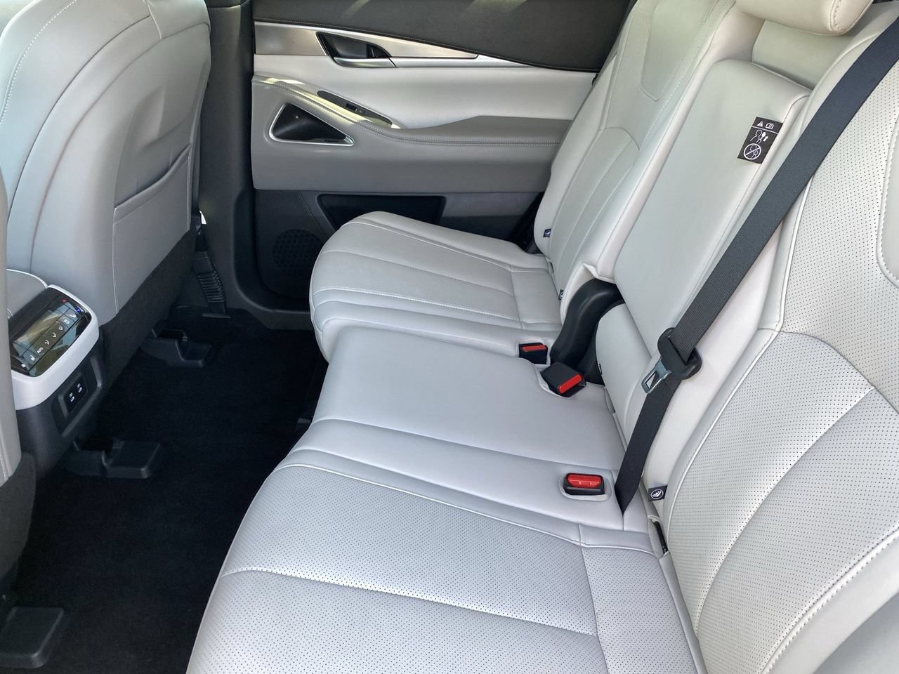 Certified 2026 INFINITI QX60 Luxe FWD image 14