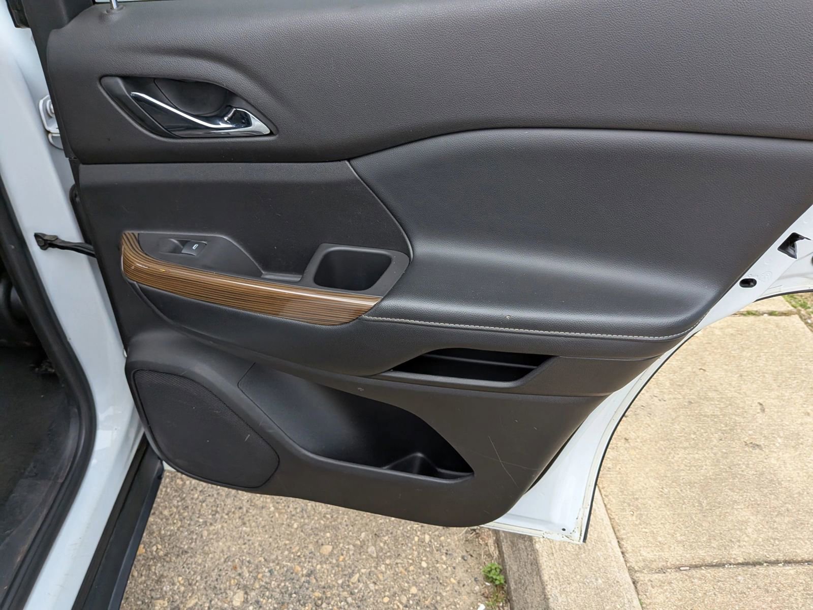 Used 2019 GMC Acadia SLE image 35