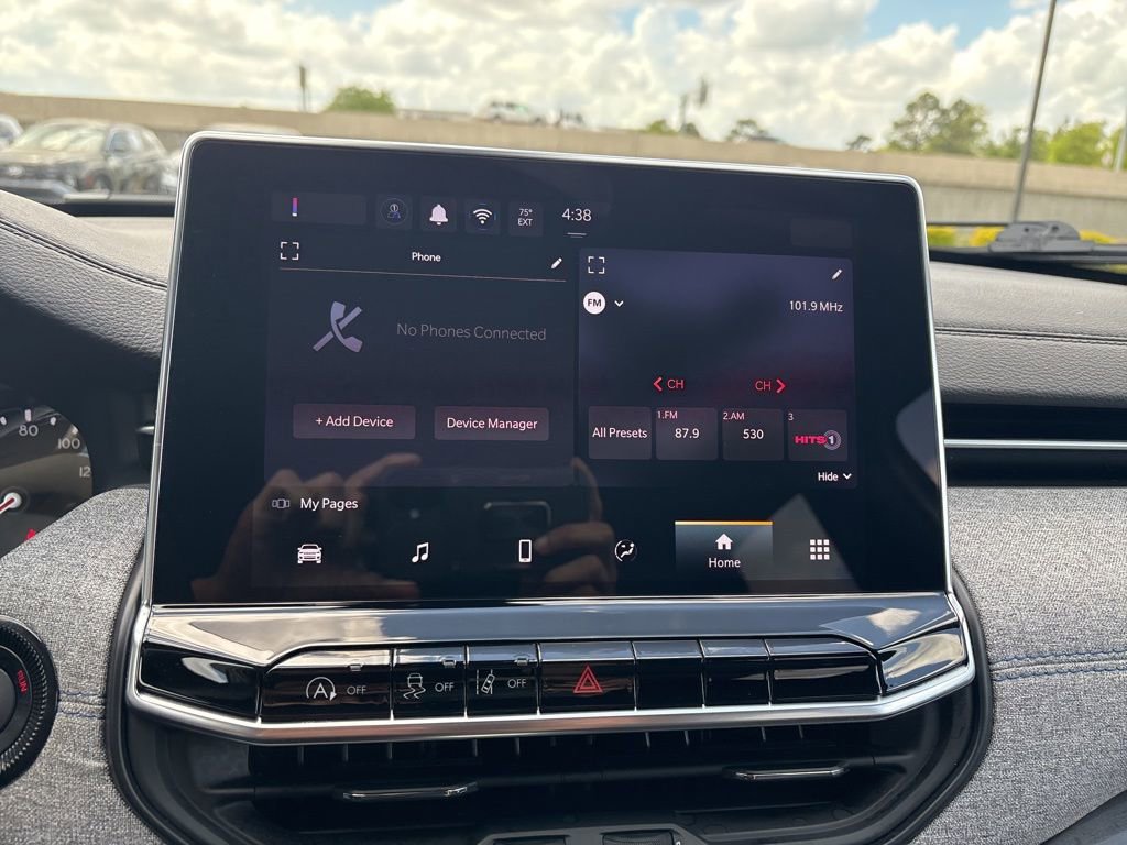 Used 2024 Jeep Compass Latitude image 20