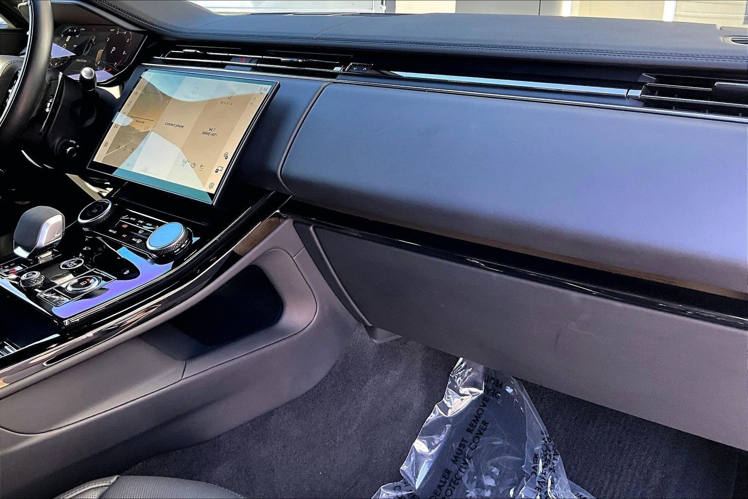 Used 2023 Land Rover Range Rover Sport SE image 16