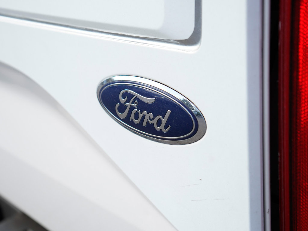 Used 2019 Ford F150 XLT w/ Trailer Tow Package image 8