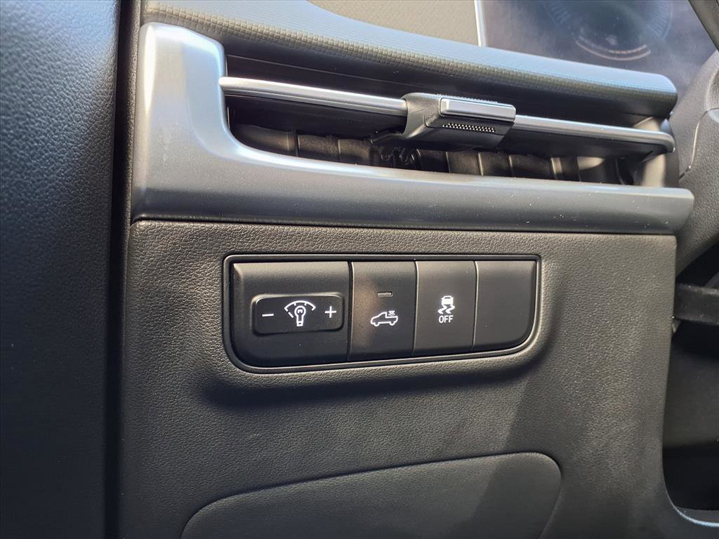 Used 2025 Hyundai Santa Cruz SE image 15