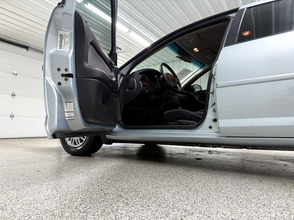 Used 2002 Chrysler Sebring LX image 8