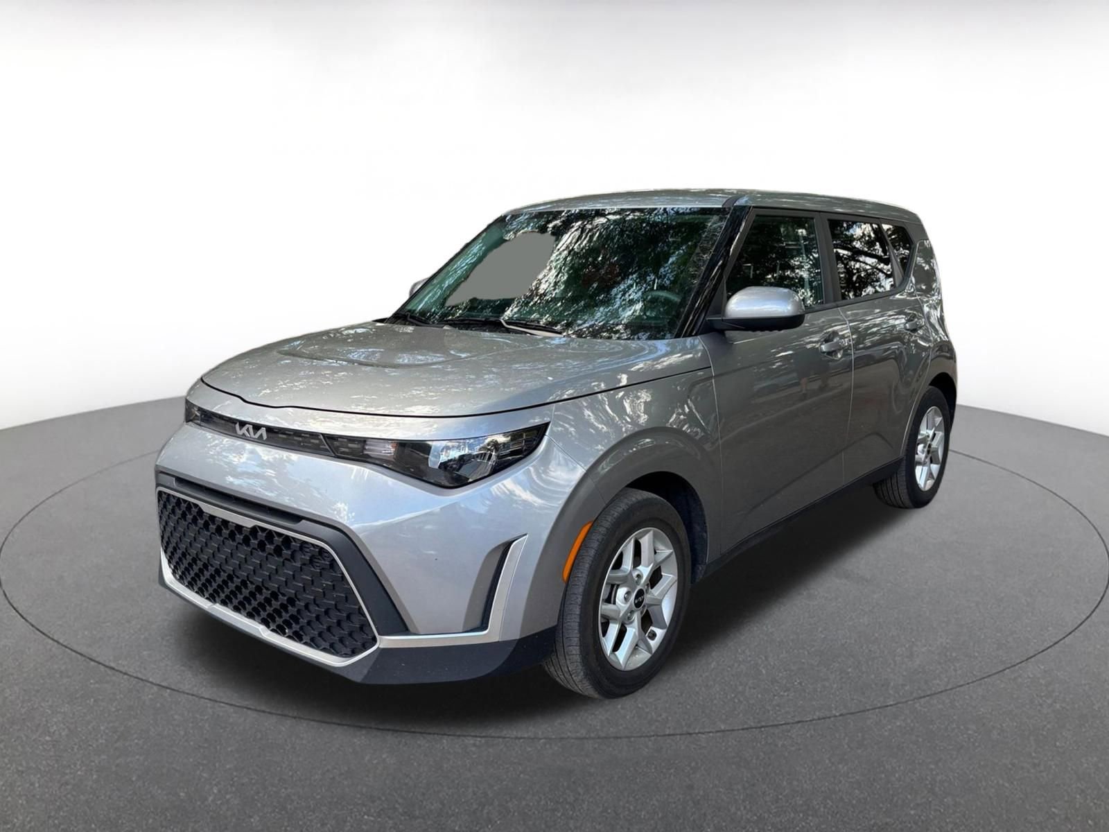 Used 2025 Kia Soul LX w/ LX Technology Package FWD image 3