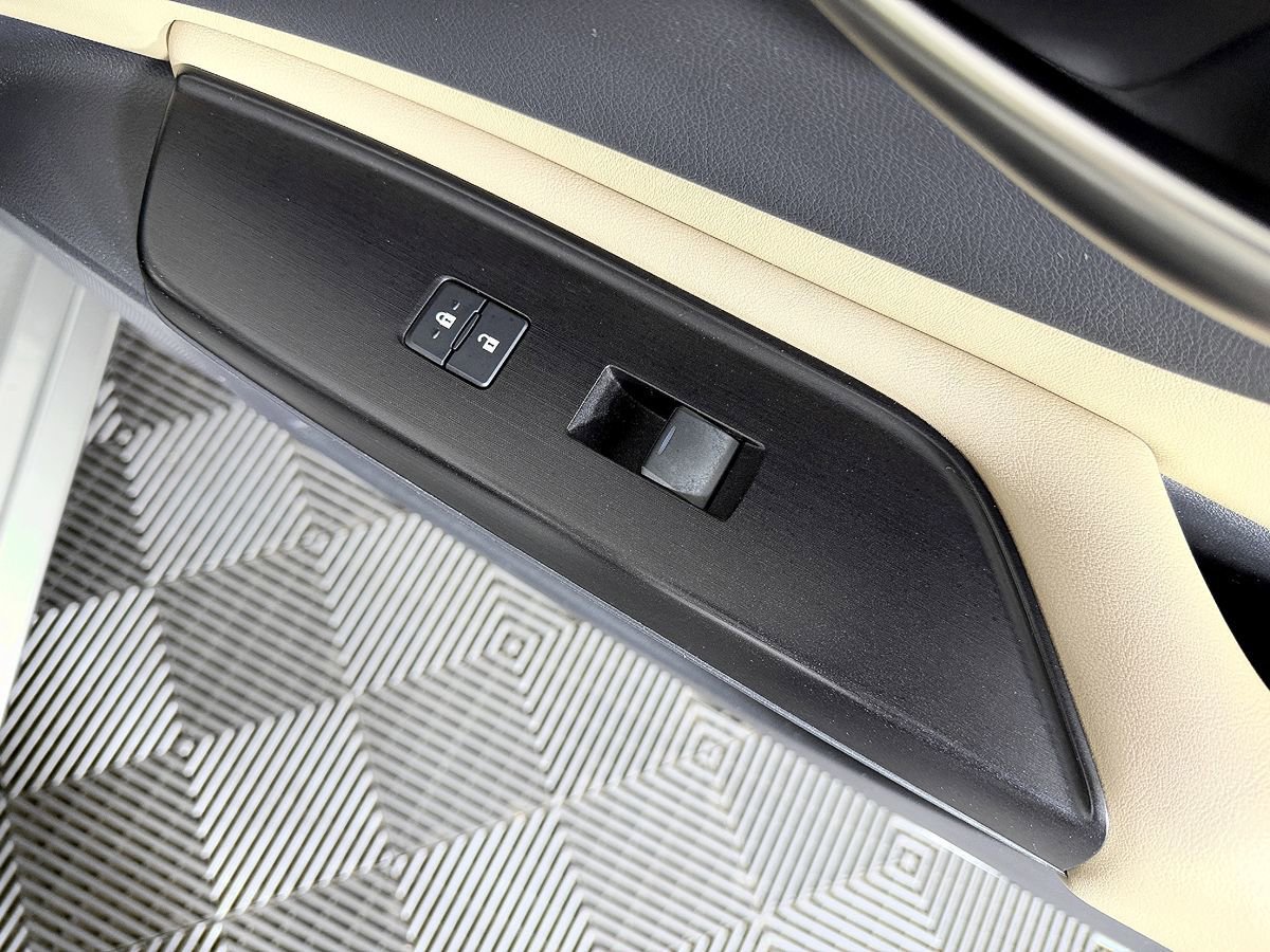 Used 2019 Lexus ES 300h w/ Premium Package FWD image 46