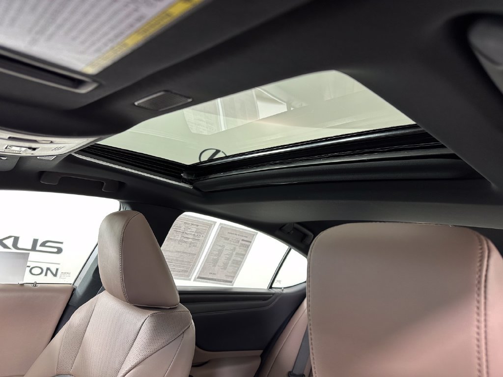 Used 2024 Lexus ES 350 w/ Premium Package FWD image 5