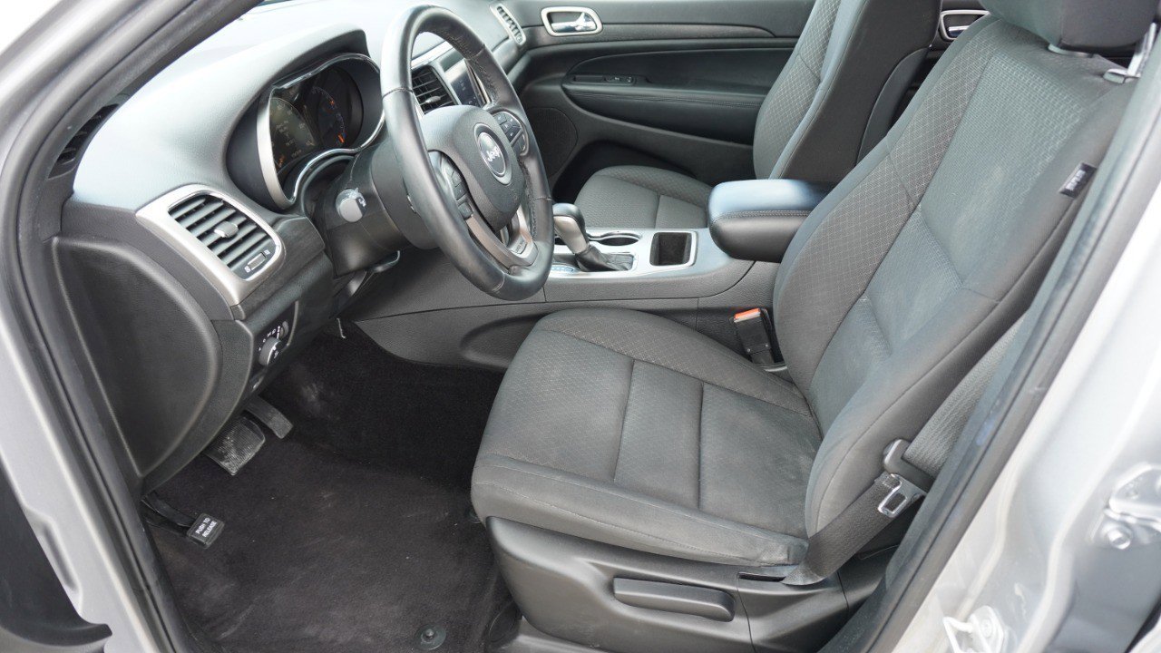 Used 2018 Jeep Grand Cherokee Laredo image 12