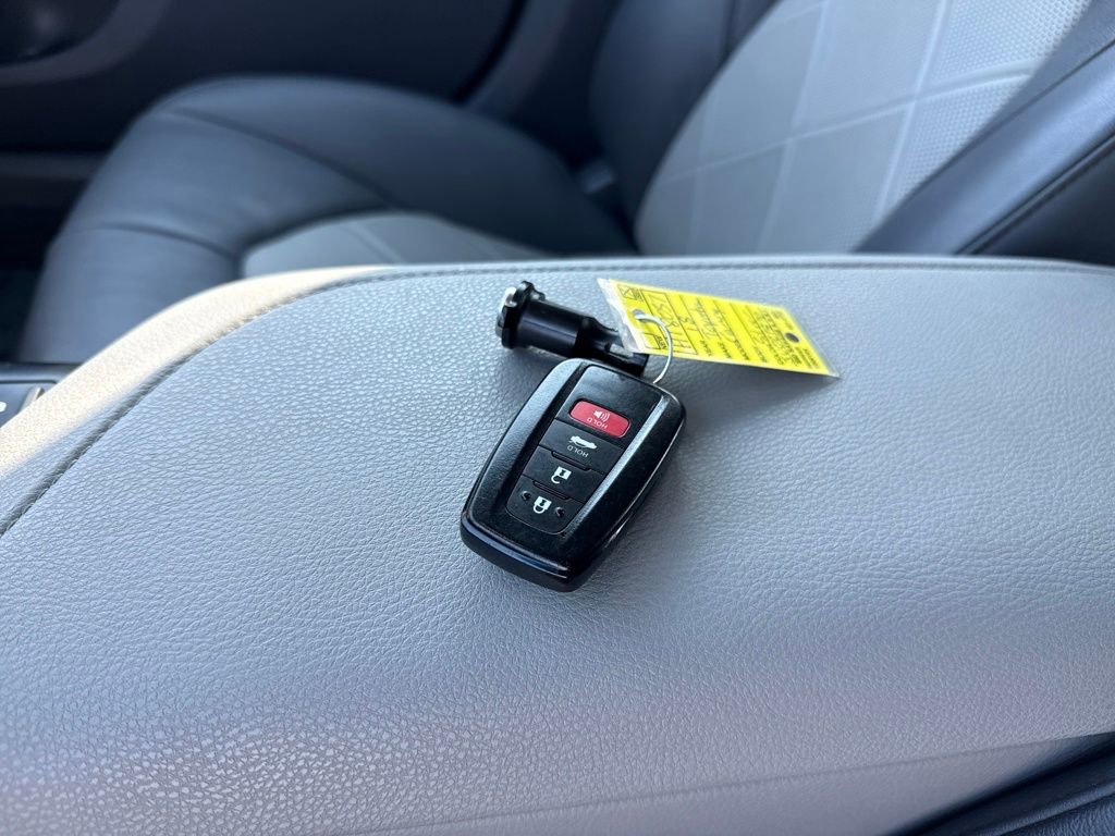 Used 2018 Toyota Camry L image 36