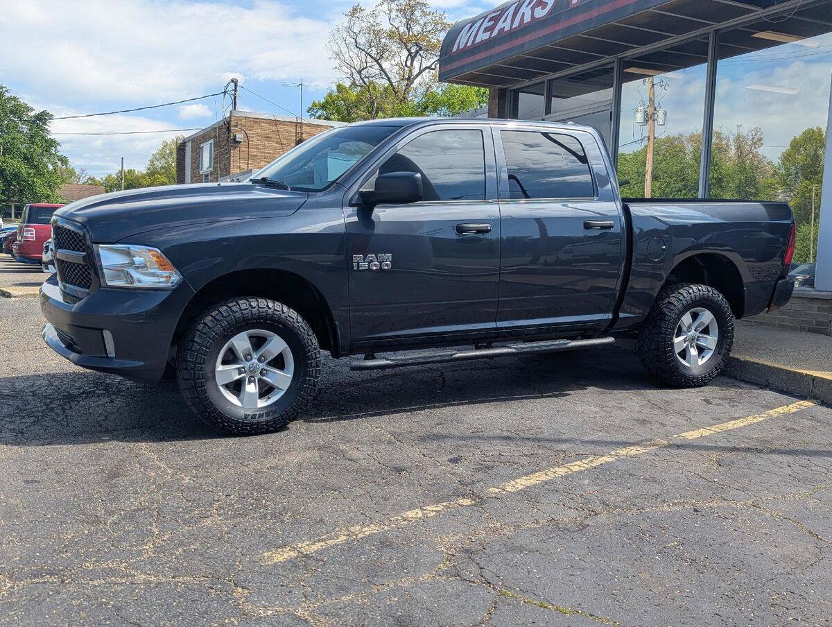 Used 2017 RAM 1500 Express AWD/4WD image 9