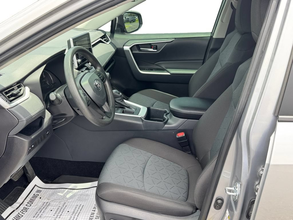 Used 2025 Toyota RAV4 XLE w/ Convenience Package FWD image 11