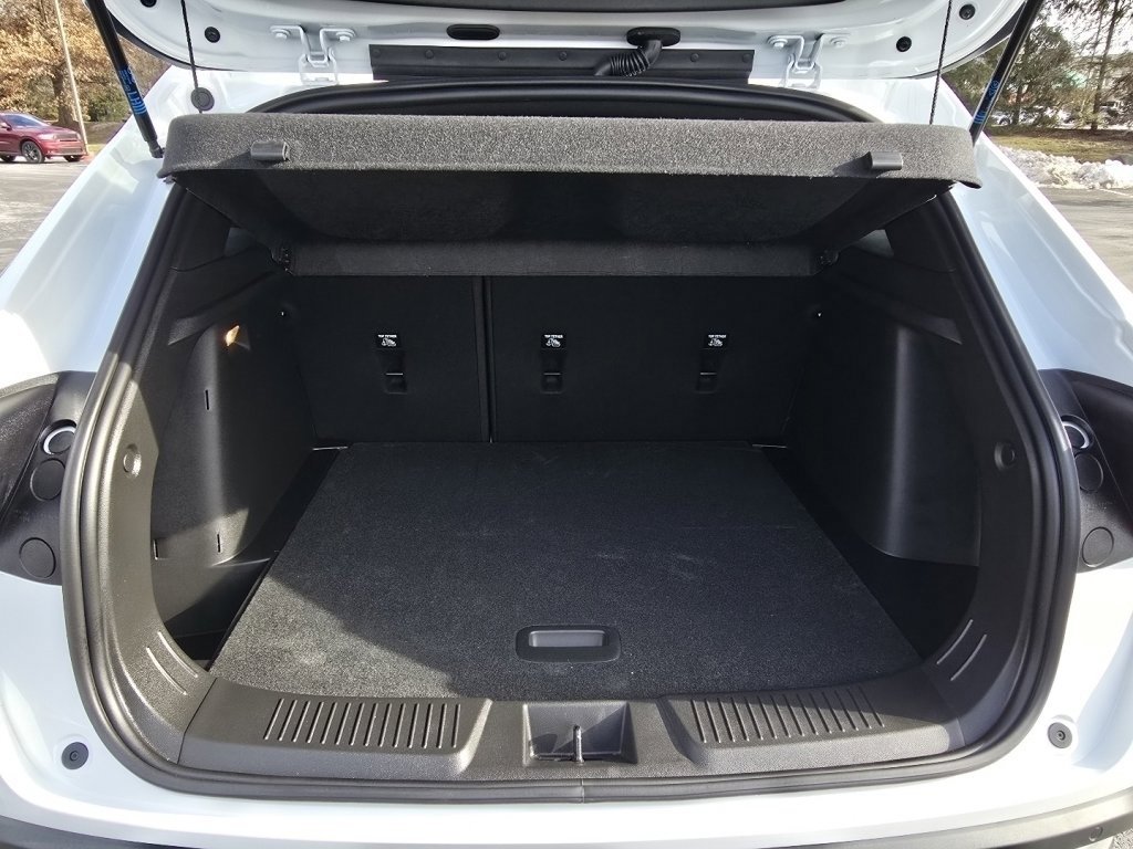 Certified 2025 Chevrolet Trax RS w/ Driver Confidence Package image 16