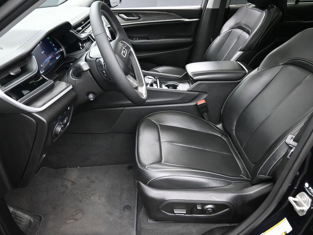 Used 2023 Jeep Grand Cherokee 4WD 4xe w/ Luxury Tech Group II image 14