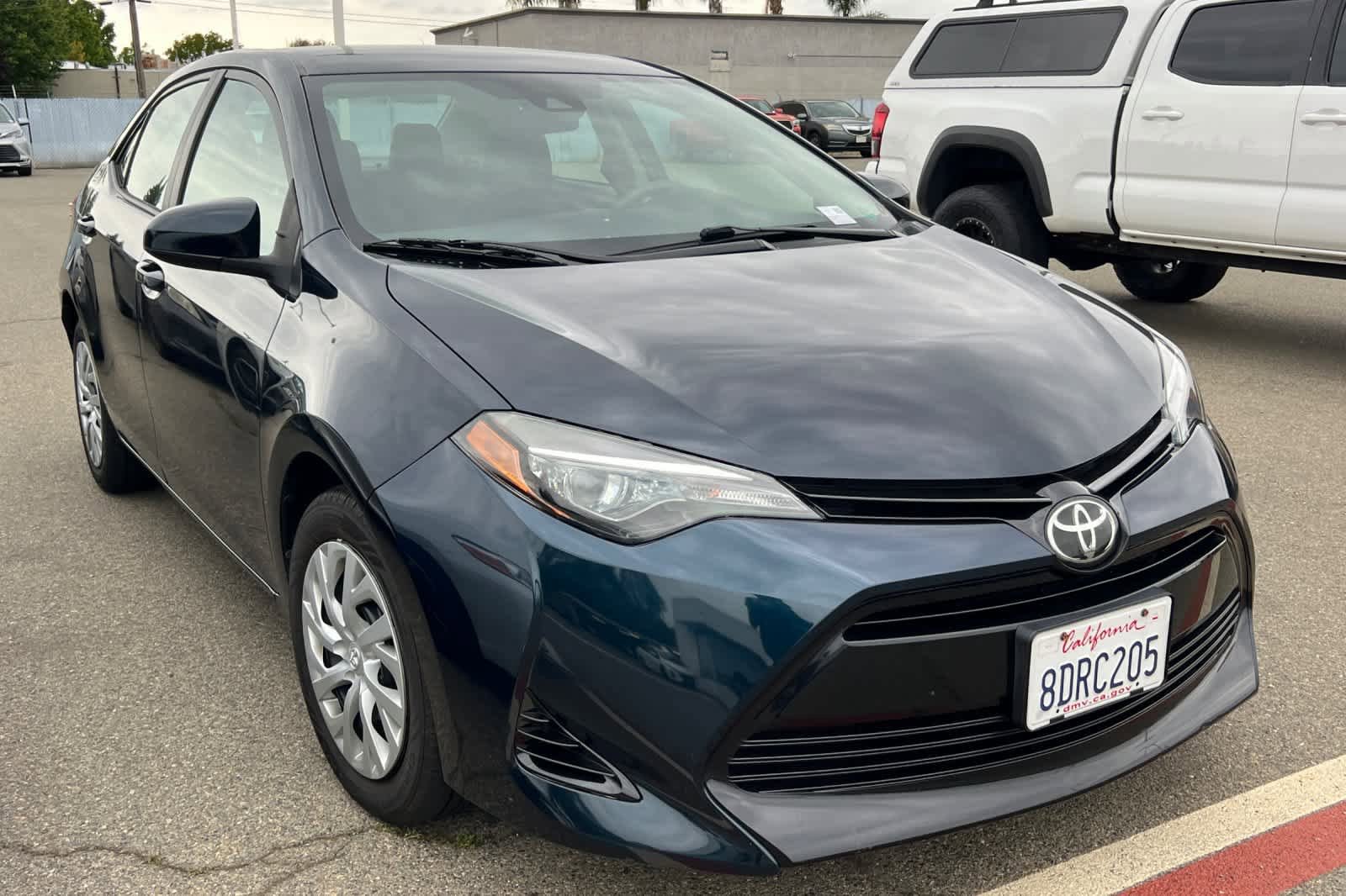 Used 2018 Toyota Corolla LE FWD image 3