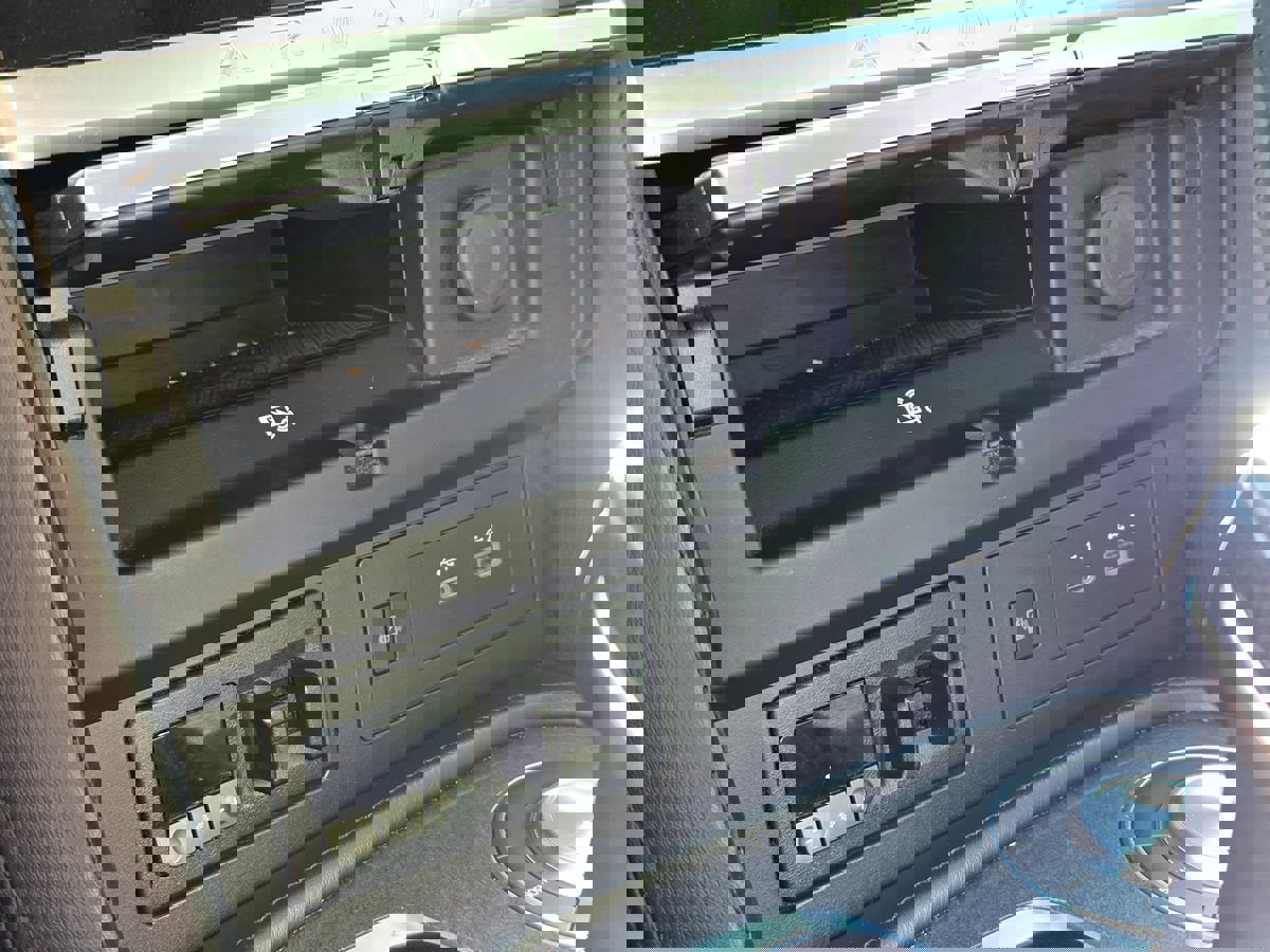 Used 2023 Nissan Armada SV image 33