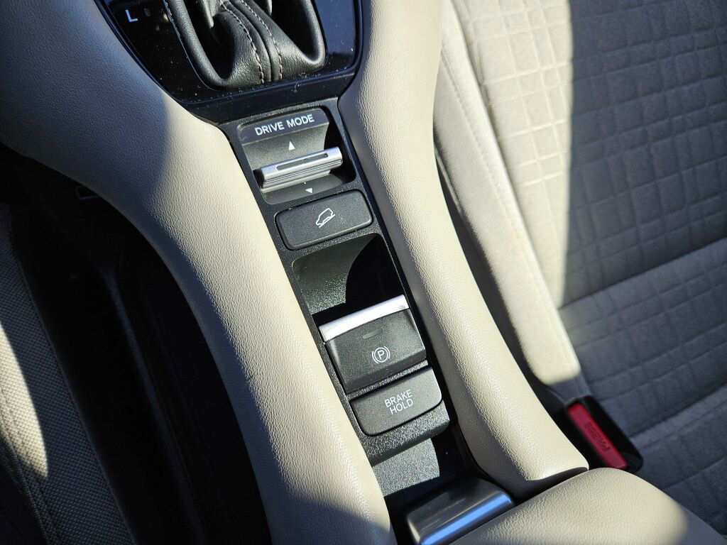 Used 2023 Honda HR-V LX image 24