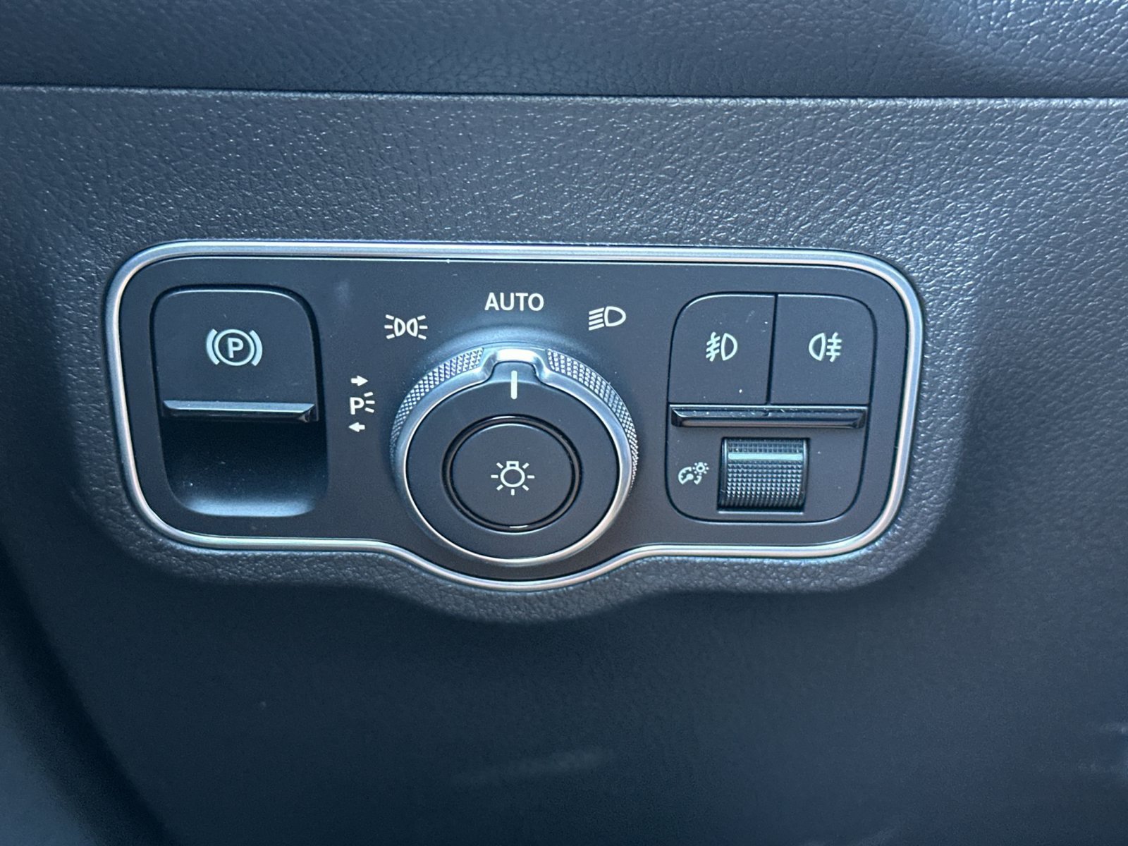 Certified 2026 Mercedes-Benz GLB 250 4MATIC image 29