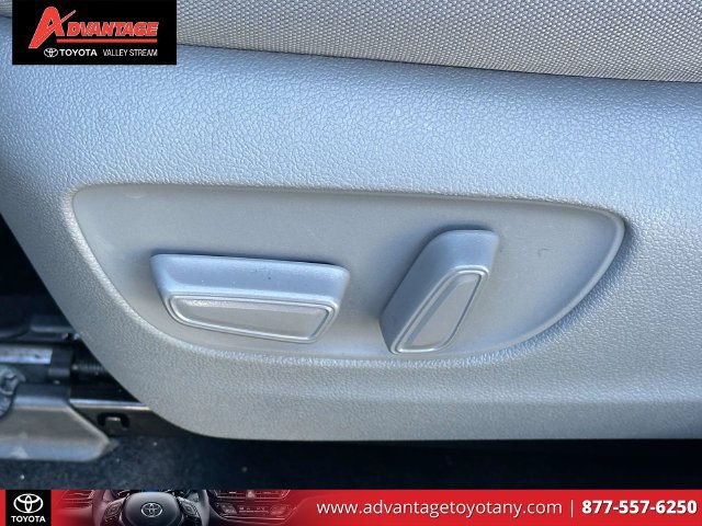 Used 2023 Toyota Highlander LE AWD/4WD image 23