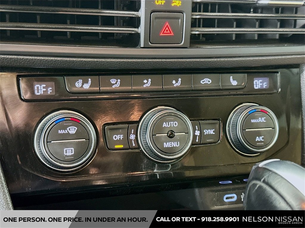 Used 2020 Volkswagen Jetta SE w/ SE Cold Weather Package image 15