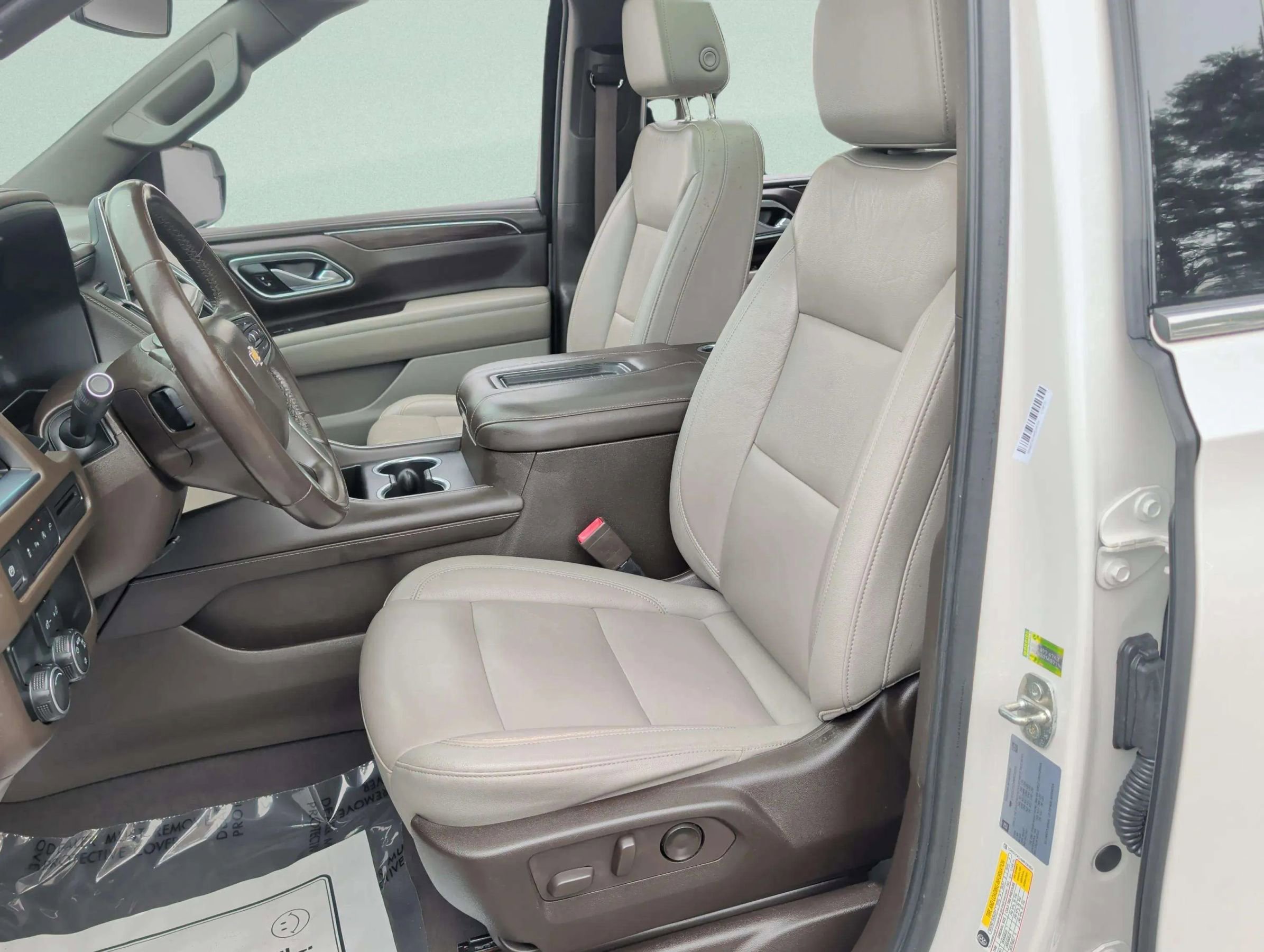 Used 2021 Chevrolet Suburban LT RWD image 21