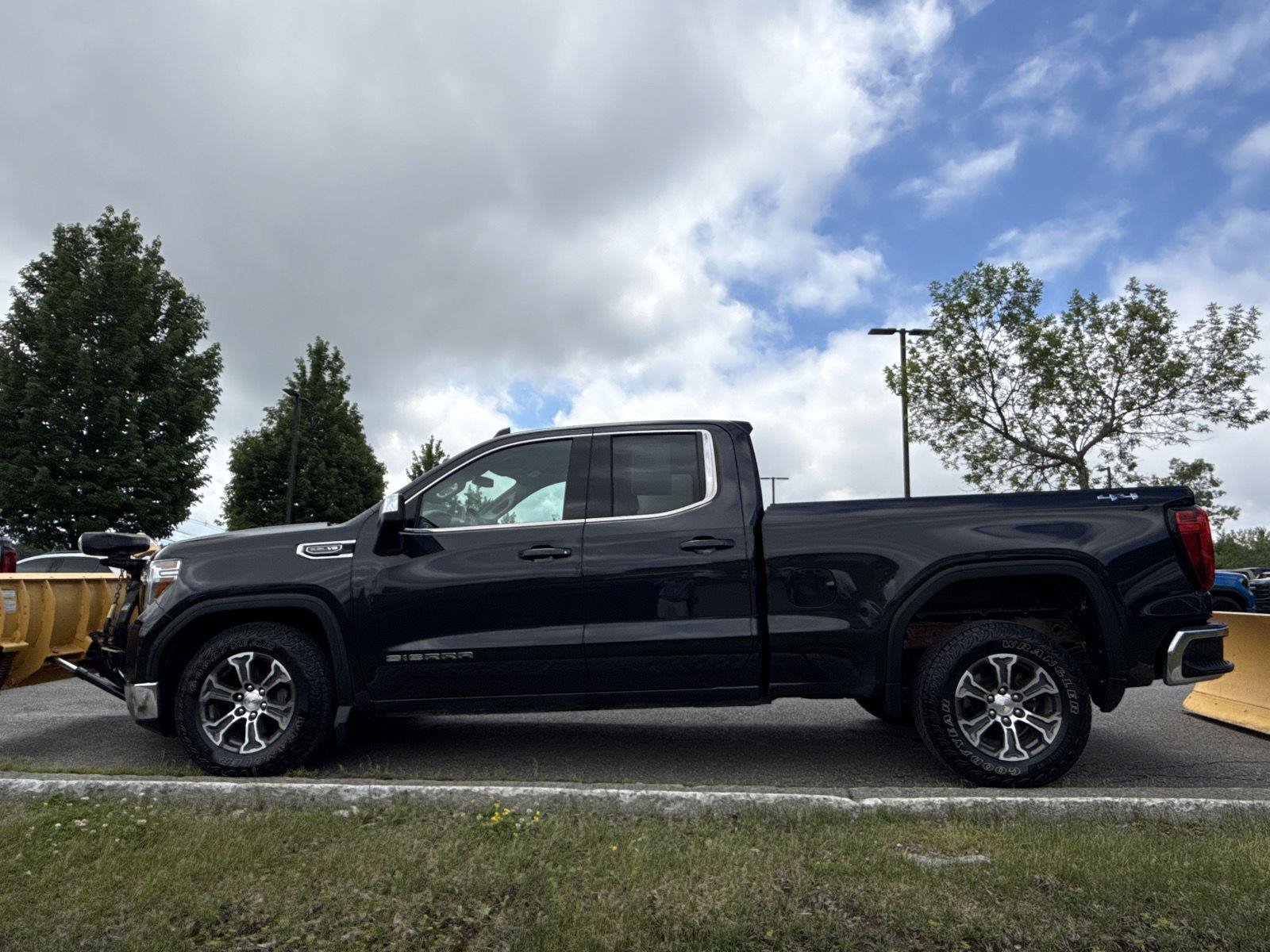 Used 2020 GMC Sierra 1500 SLE w/ Remote Start Package AWD/4WD image 6