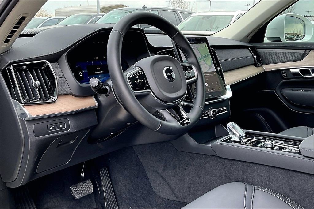 Certified 2025 Volvo XC90 T8 Plus w/ Protection Package Premier image 18