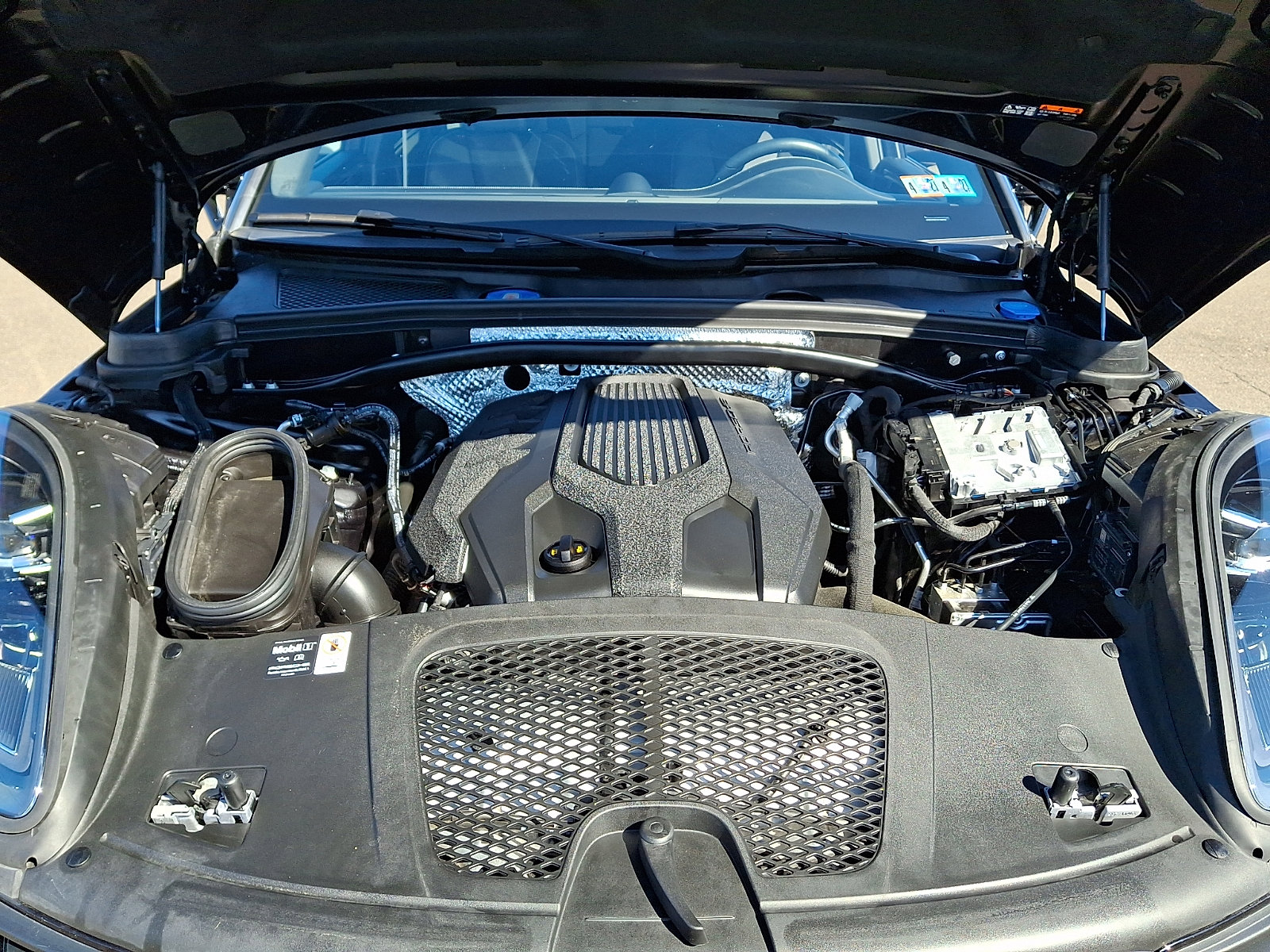 Used 2025 Porsche Macan image 29