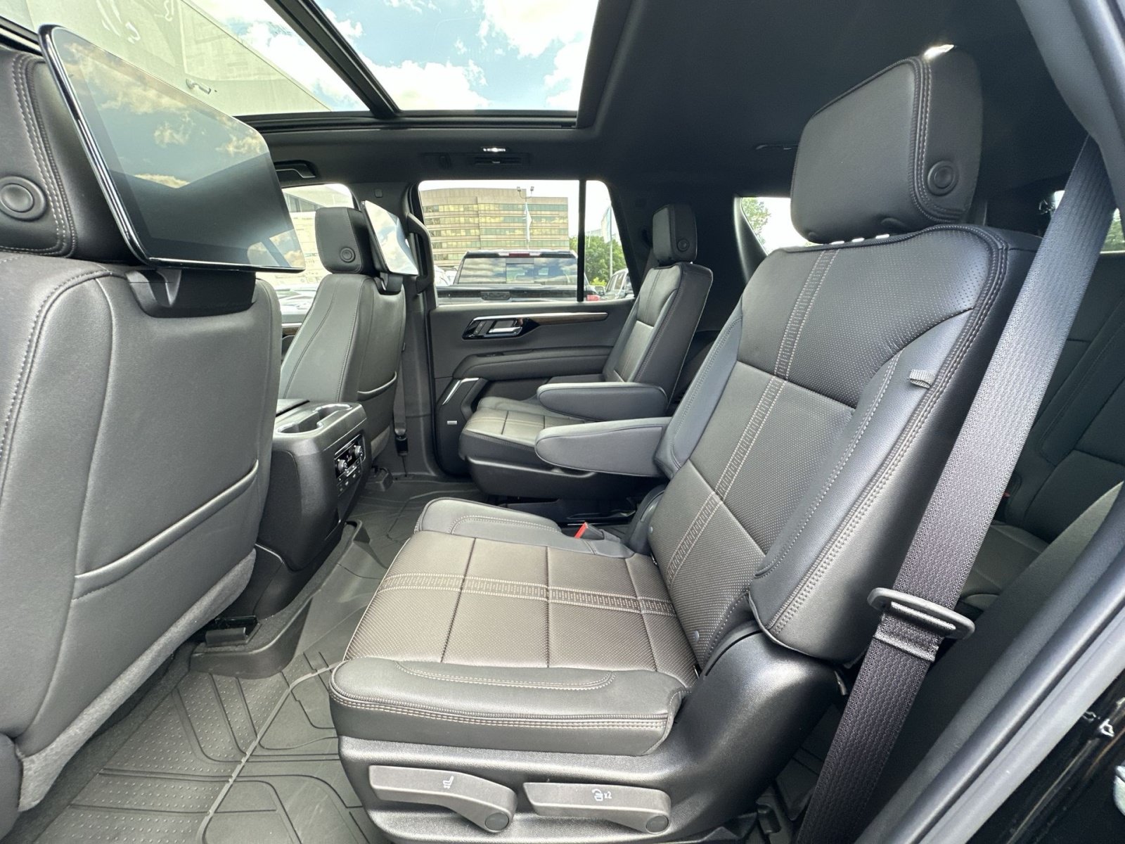 New 2026 Chevrolet Tahoe High Country AWD/4WD image 25