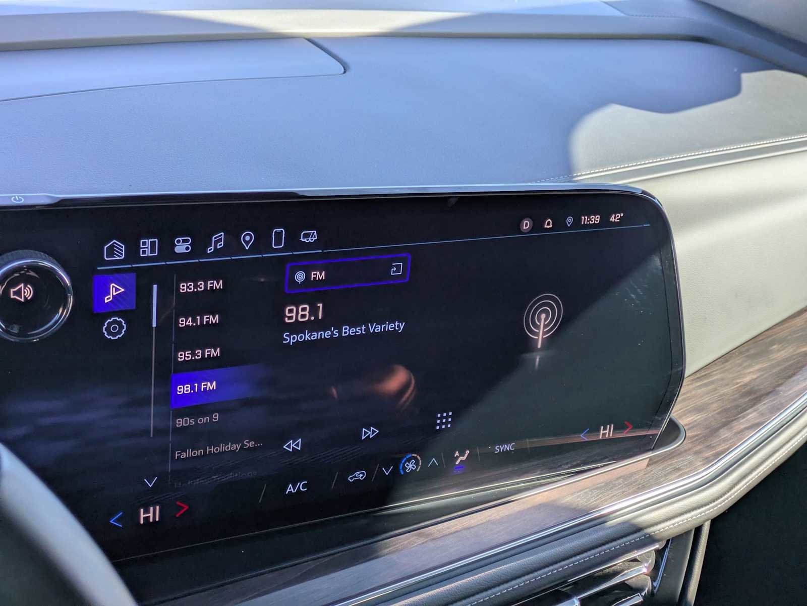 Used 2025 Chevrolet Suburban LS w/ Max Trailering Package image 27