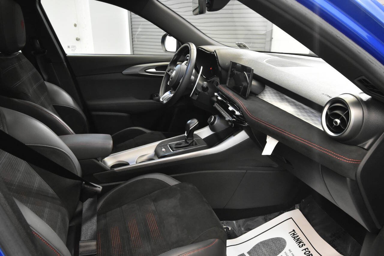 Used 2024 Alfa Romeo Tonale Veloce AWD/4WD image 17