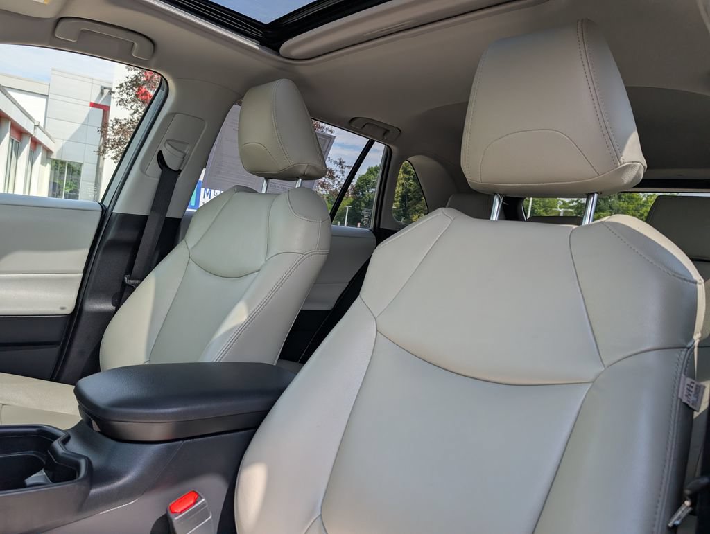 Used 2021 Toyota RAV4 XLE w/ Convenience Package AWD/4WD image 19