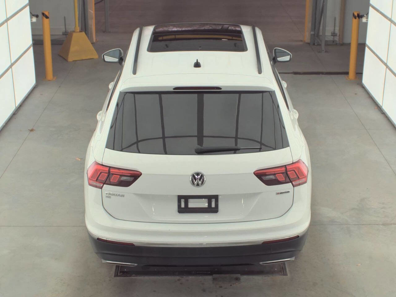 Used 2020 Volkswagen Tiguan SE w/ Panoramic Sunroof Package AWD/4WD image 6