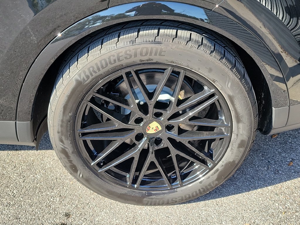 Certified 2026 Porsche Cayenne AWD/4WD image 11