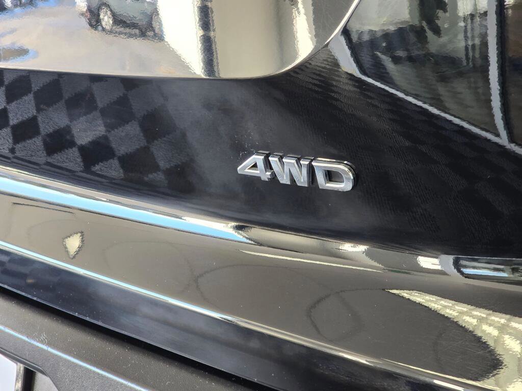 Used 2025 Nissan Pathfinder SV image 14