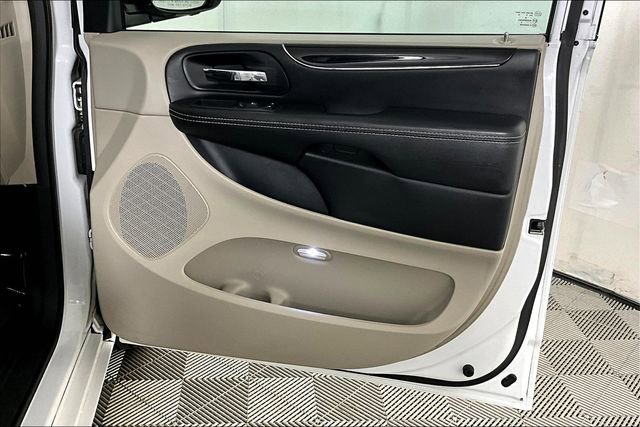 Used 2019 Dodge Grand Caravan SXT image 24