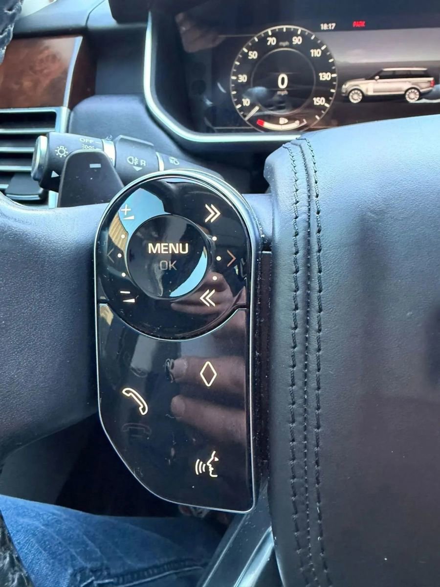 Used 2020 Land Rover Range Rover image 16