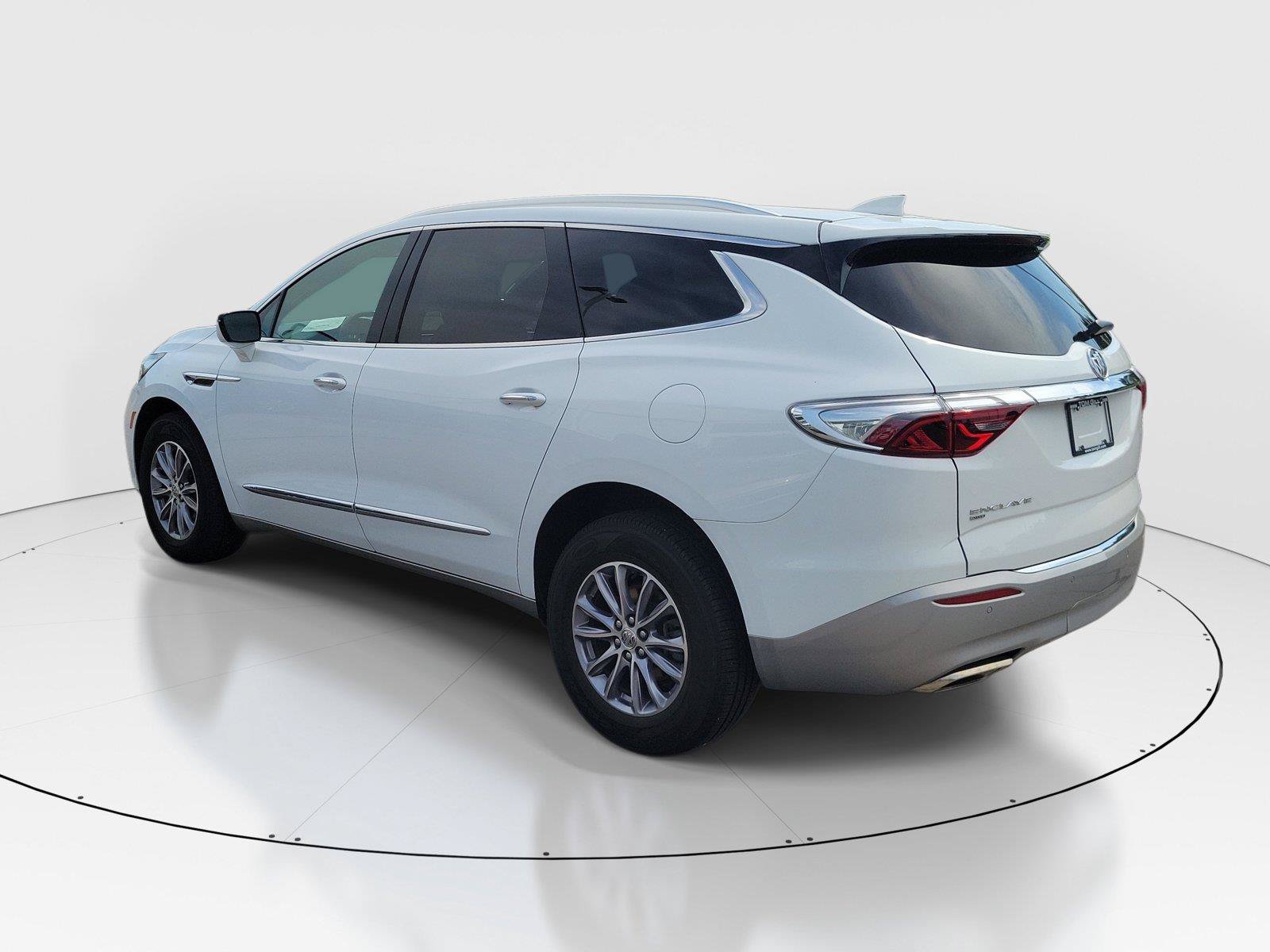Used 2023 Buick Enclave Essence AWD/4WD image 3